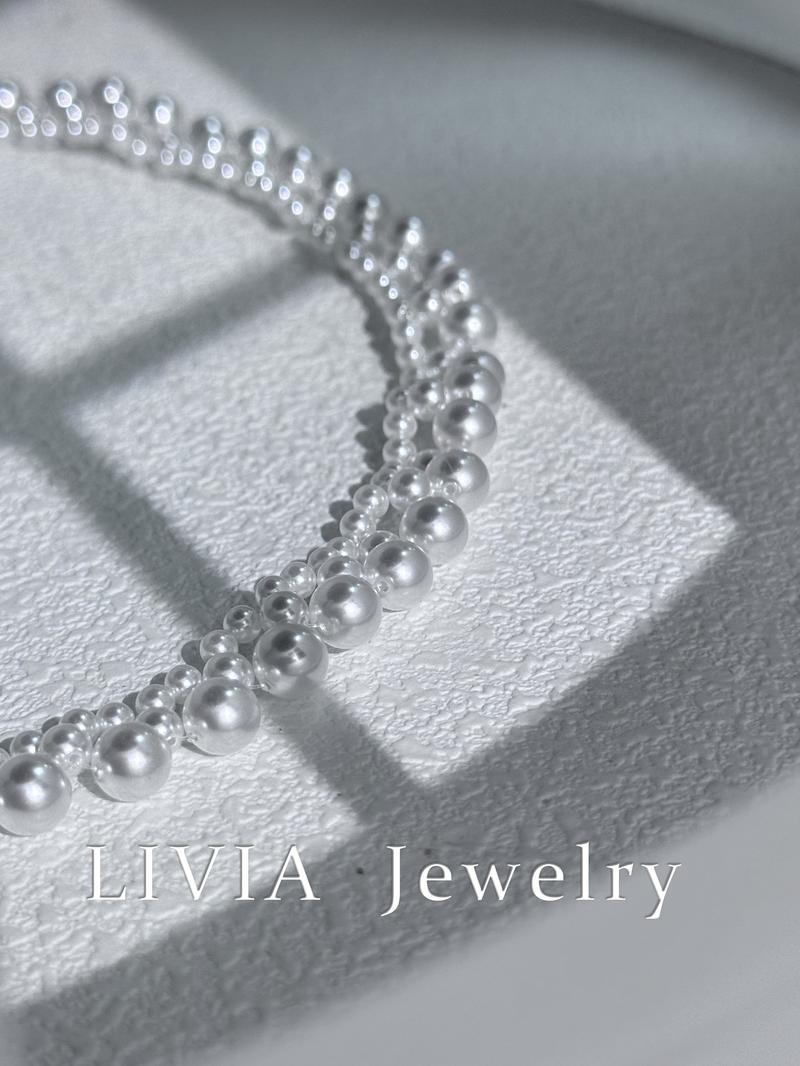 Product Introduction of LIVIA-Pure hand-woven pearl necklace. It's an authentic product. Made of S925 silver, it's a high-end collarbone chain that can cover scars. It's a neck chain 2