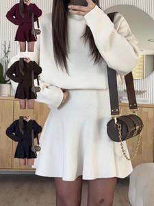 Vestido suéter elegante de punto, cuello medio alto, manga larga, color puro, corte holgado, moda casual, diseño de pequeña producción, conjunto adelgazante