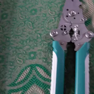 Tang Serbaguna Bahan Krom Vanadium Pemotong Pengupas Kabel Anti Shock Alat Perbaikan Multiguna
