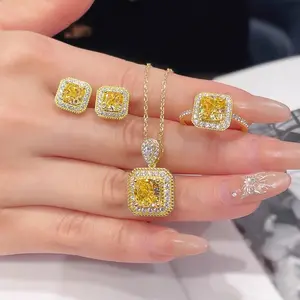 IS49Y Kalung Set Kubus Gula Potongan Bunga Es Berkedip Liontin Berlian Karbon Tinggi Cincin Berlian Kuning Anting Batu Permata Berwarna Berlian Penuh Mewah untuk Wanita