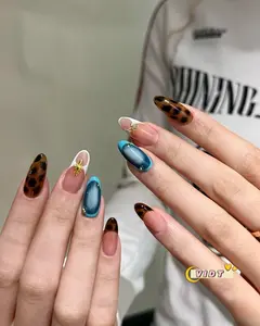 Stiker Kuku Palsu Tempel Gaya Prancis Corak Macan Tutul Emas Berkilau Trend Instagram - Kuku Almond Cantik Mudah Pasang & Tahan Lama