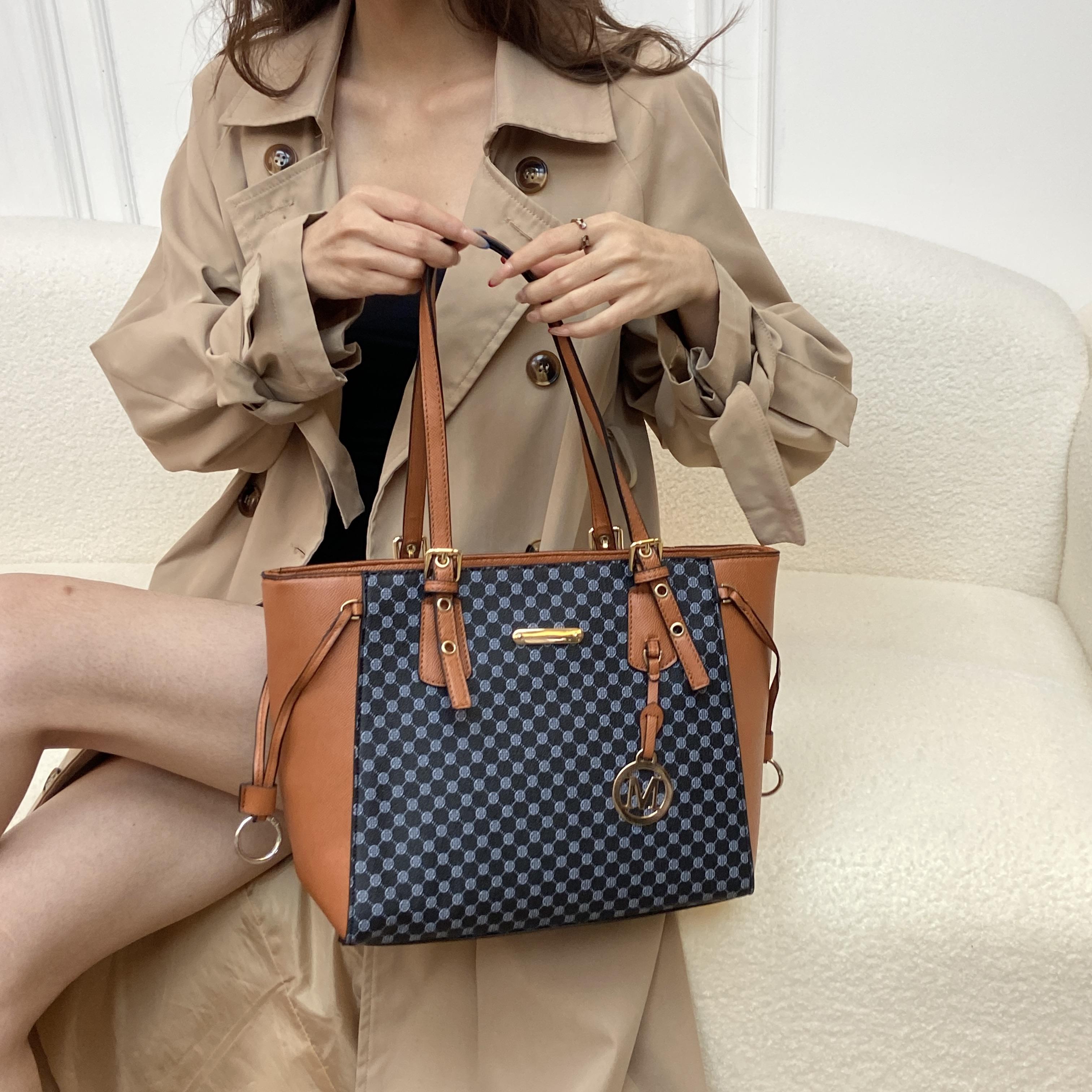 CHIOZND | Midtown Tote - Monogram Two-Tone Klasik tas sling bag tote bag wanita terbaru tas selempang cewek terbaru 2026 tas selempang korean style kuliah/kerja CHIOZND | Midtown Tote - Monogram Two-Tone Klasik tas sling bag tote bag wanita terbaru tas selempang cewek terbaru 2026 tas selempang korean style kuliah/kerja