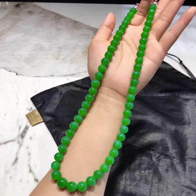 Product Introduction of Authentic Myanmar Jade Necklace Ice Sticky Seed Zhengyang Green Jade Bead Necklace Imperial Green Full Green Handstring Bracelet 3