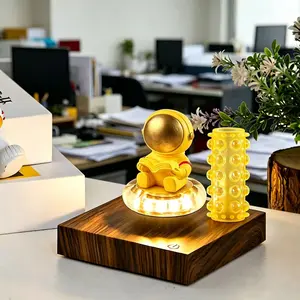 Astronot Melayang + Rak Kayu Estetik — Dekorasi Meja & Hadiah Kekinian!​