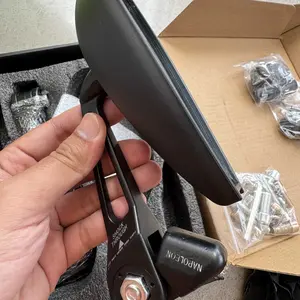 Cocok untuk semua jenis Motor dan Motorcycle, Spion variasi warna biru dan putih anti silau tipe universal. Spion lipat yang dapat diputar hingga 360 derajat, tampilan modis dan kemasan rapi untuk kendaraan kesayangan Anda.