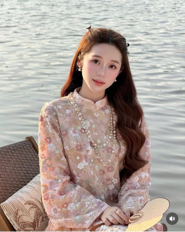 Áo dài thiết kế cách tân dáng suông kim sa hoa 4 tà kèm quần lụa HỒNG SA Callene