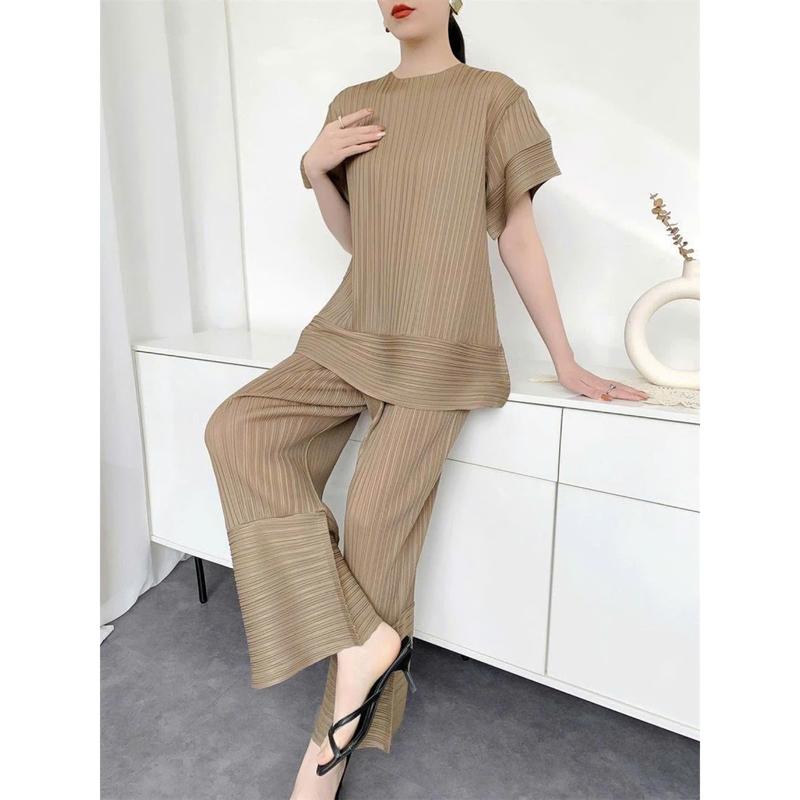  55KG.LINH - Set gồm Áo tay ngắn và Quần chất vải thun lò xo cao cấp thiết kế trẻ trung năng động 
