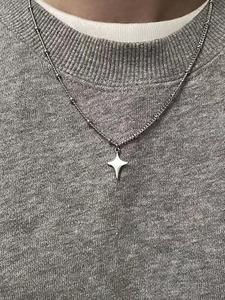Collar de acero inoxidable con diseño Y2K de estrella de cuatro puntos, joyería unisex personalizada simple y versátil para uso diario, hombres y mujeres