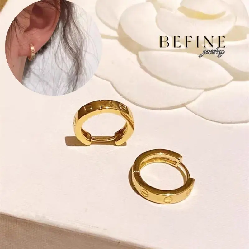 Exquisite, compact, and minimalist earrings