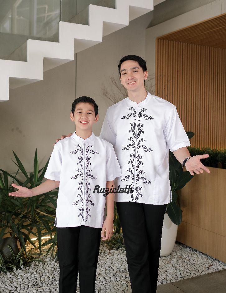 Ruzicloth - Koko Couple Ayah dan Anak Laki-Laki Lengan Pendek Katun Toyobo Premium Mahogany Motif Bordir Limited Baju Pria Bordir Kemeja Koko Lebaran 2026 Raya Series Dewasa Muslim Modern Fit Pakaian Muslim