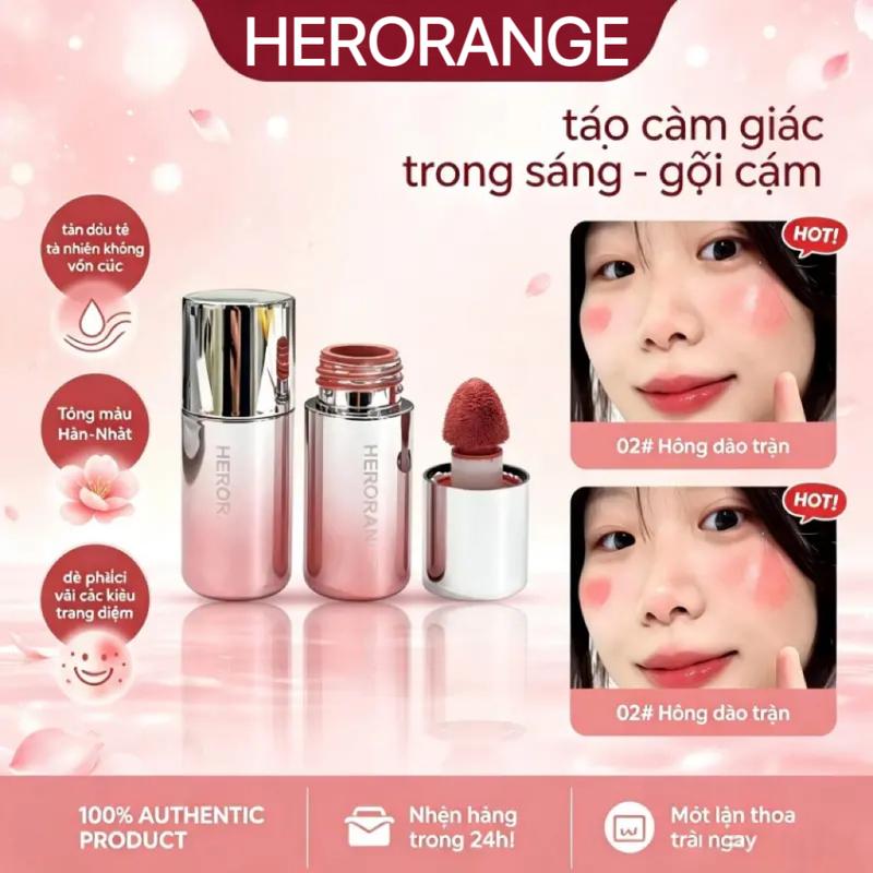 Phấn má dạng thỏi HERORANGE màu bạc với đầu bông mút, tông hồng sữa tự nhiên,…