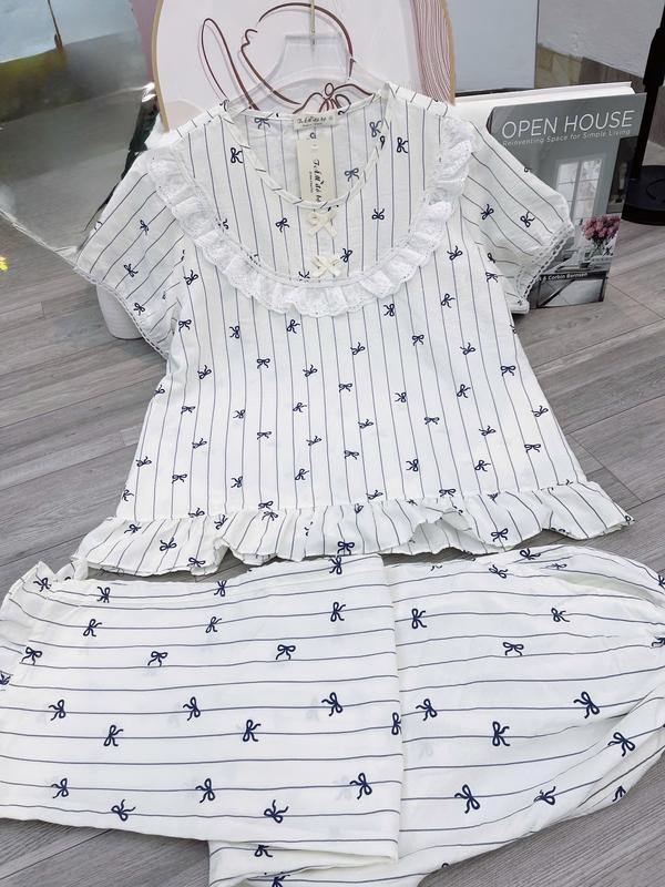 Bộ đồ nữ Teen Boutique sét cổ bèo pyjama tiểu thư hoạ tiết dễ thương xinh xắn chất liệu vải đũi mềm mại co giãn thoải mái.