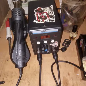 Solder Station Digital 8586 Heat Gun Solder Blower 2 in 1 Solder Uap Mechanic 220v Solder Segel Plastik Untuk Pengelasan dan Pembongkaran motherboard Ponsel dan Komputer