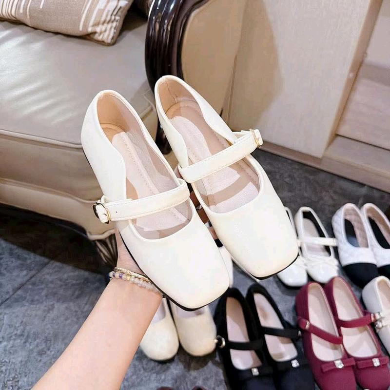 Giày búp bê marry jane mũi vuông đế bệt da lì mềm, quai ngang phối khoá sáng đế…