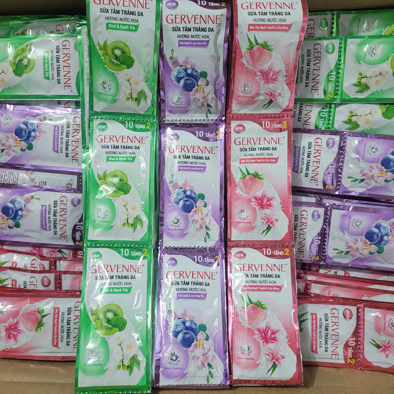 Sữa tắm trắng da hương nước hoa Gervenne dây 12 gói ( 5g/gói )