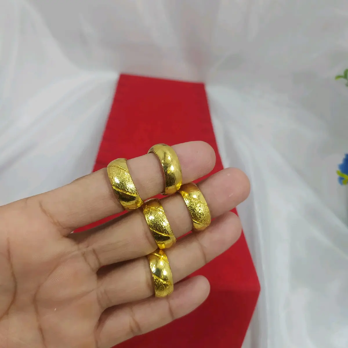Cincin lebar motif pasir lapis Crystal sepuh emas 24k