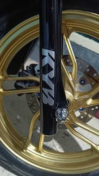 Product Review of emblem KYB timbul sepasang sudah memgunakan lem 3M, BONOS STICKER KYB from A**y 1