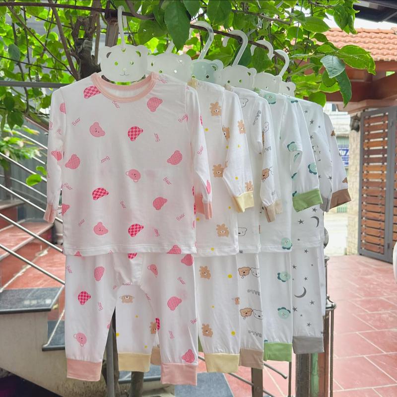 Bộ dài MinkiBae cài vai peptit trắng họa tiết cho bé