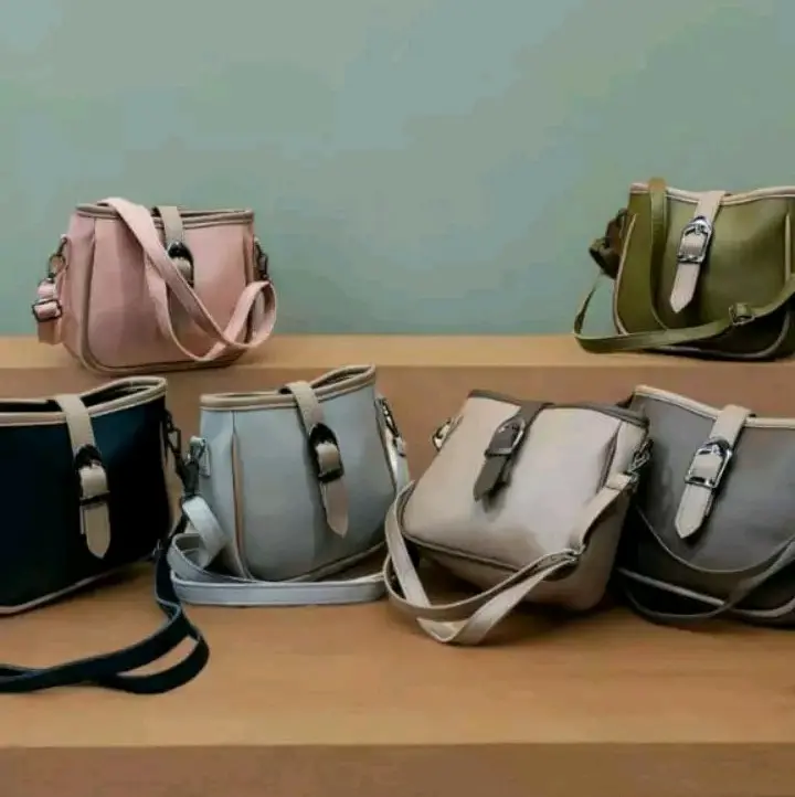 tas wanita model plat gesper tali slempang 0