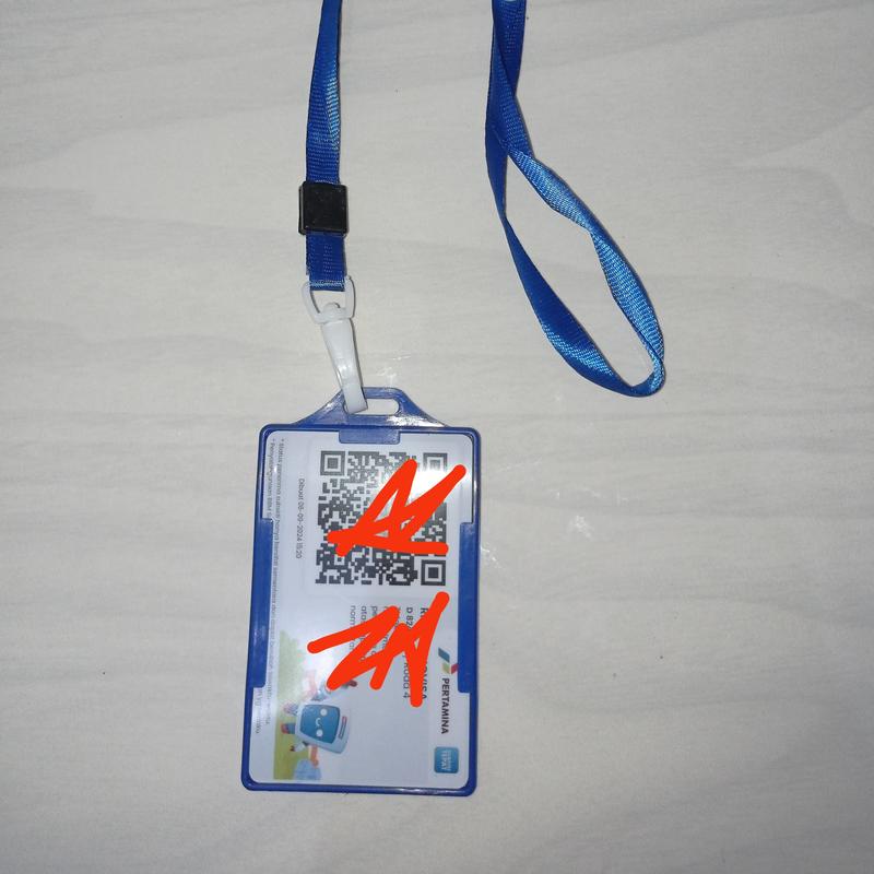 SATU SET TALI LANYARD ID CARD DAN TEMPAT NAME TAG, ID CARD, ATAU KARTU MY PERTAMINA Plastik Foto 1