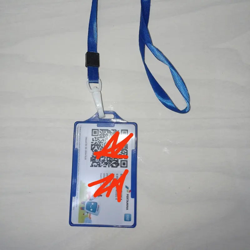 SATU SET TALI LANYARD ID CARD DAN TEMPAT NAME TAG, ID CARD, ATAU KARTU MY PERTAMINA Plastik Foto 1
