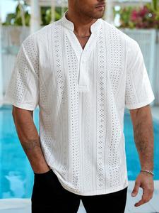 Camisa para hombre de talla grande con ajuste holgado, manga corta y cuello semiabierto; ideal para uso casual en verano, cómoda y a la moda.