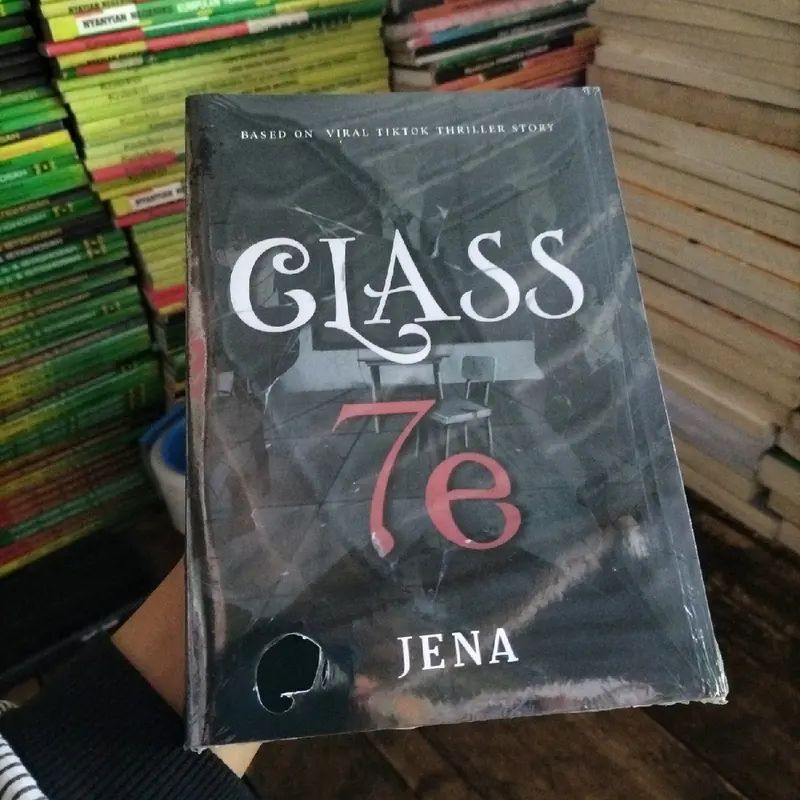 NOVEL HOROR + CLASS 7E / BEST SELLER 0