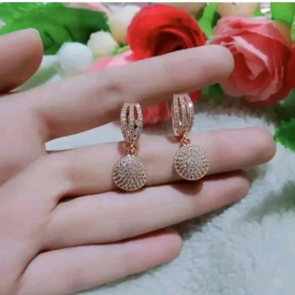 perhiasan anting wanita motif berlian mewah terbaru anti karat dan luntur