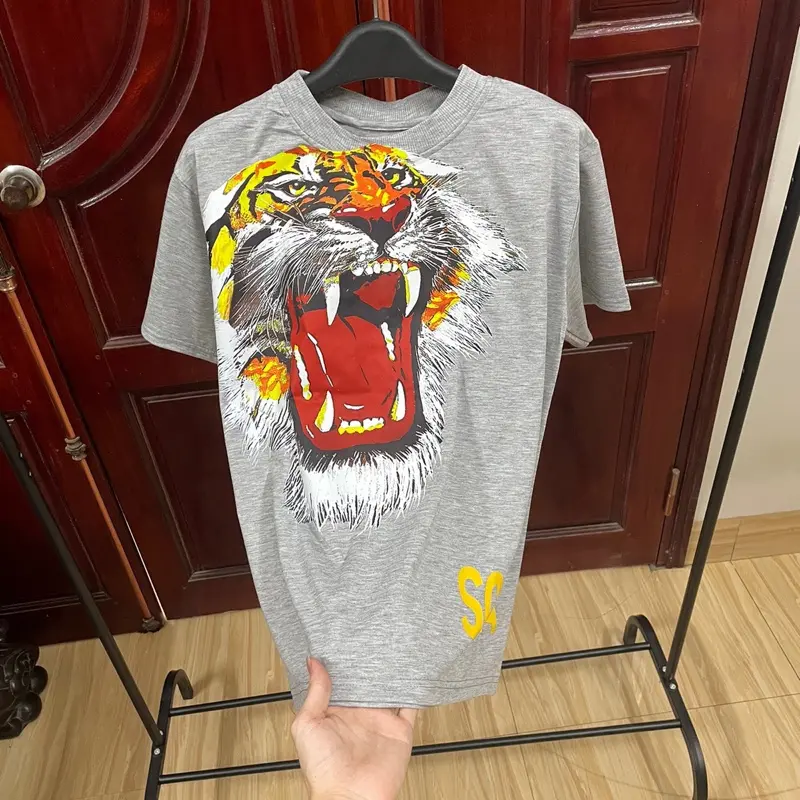 Áo phông hình hổ in vàng trắng đê quy(mac chuẩn)