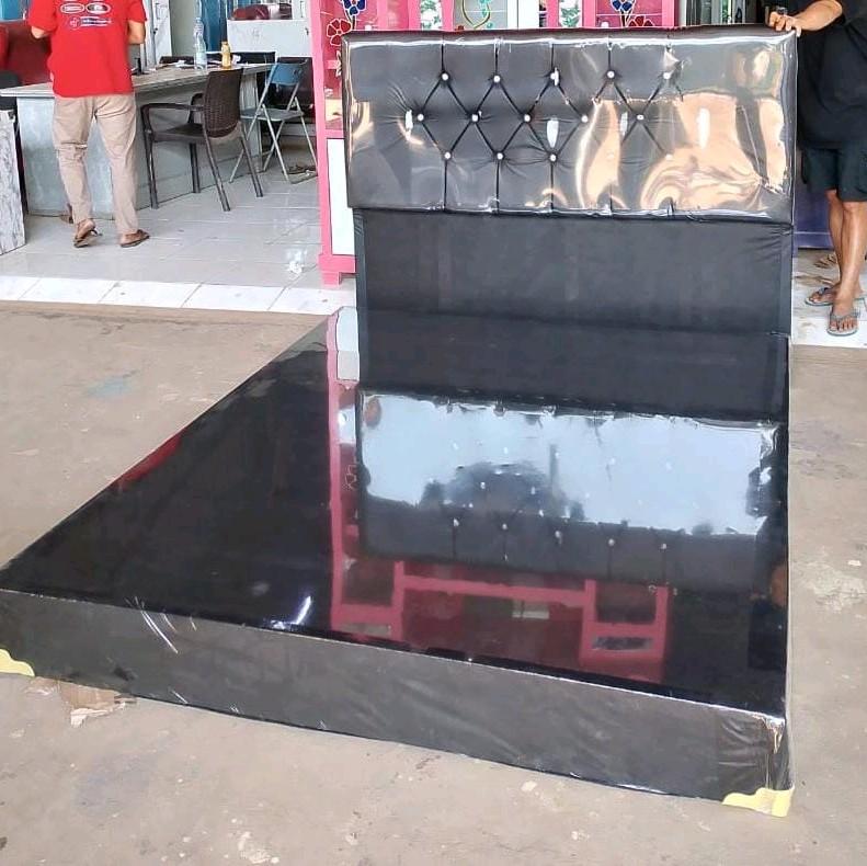 divan full jok uk 160x200 atau no 2 . ada kakinya nanti dipasangin 3