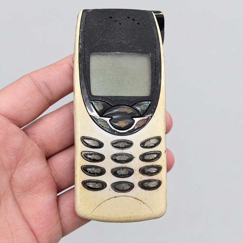 Điện thoại bàn phím cổ điển đã qua sử dụng N8210 – điện thoại di động cổ điển phong cách retro để sưu tầm, không hoạt động và không có pin, dùng để trưng bày, sưu tầm và sửa chữa linh kiện