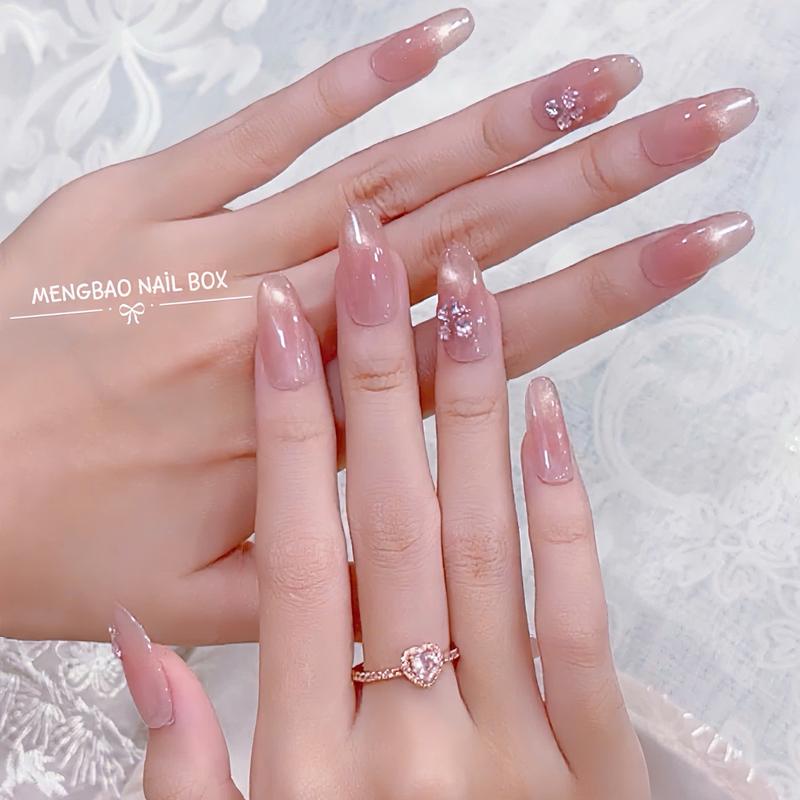 Mã B054 Nail Box Móng Tay Giả Màu Hồng Thạch Đính Đá Hình Cỏ Bốn Lá Có Thể Tháo Rời Tái Sử Dụng Bộ Móng Tròn Nhỡ Đơn Giản Trẻ Trung Lấp Lánh Xinh Xắn Dễ Thương Sang Chảnh Đi Chơi Đi Tiệc Kỷ Yếu
