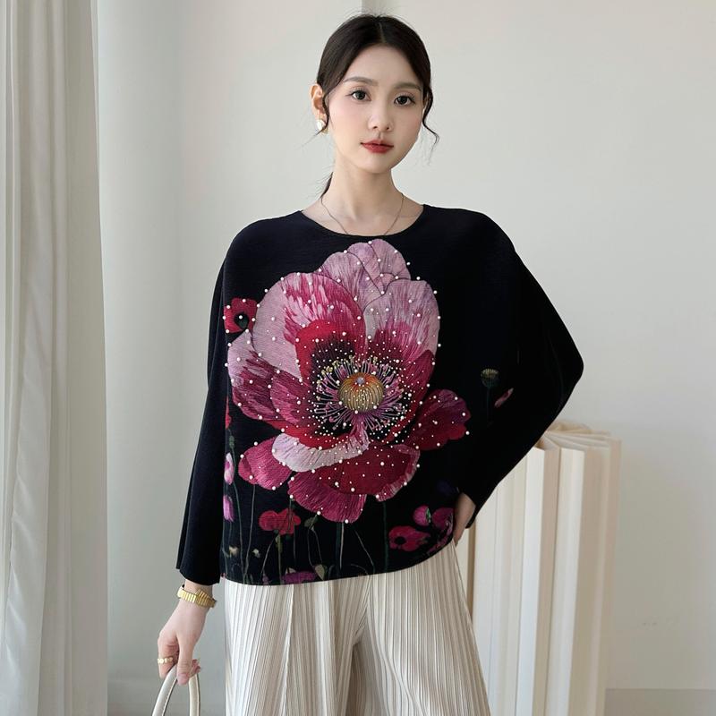 Áo thun tay dài với form dáng suông rộng chất thun lò xo dập ly thiết kế họa tiết thanh lịch - 55Kg.Linh