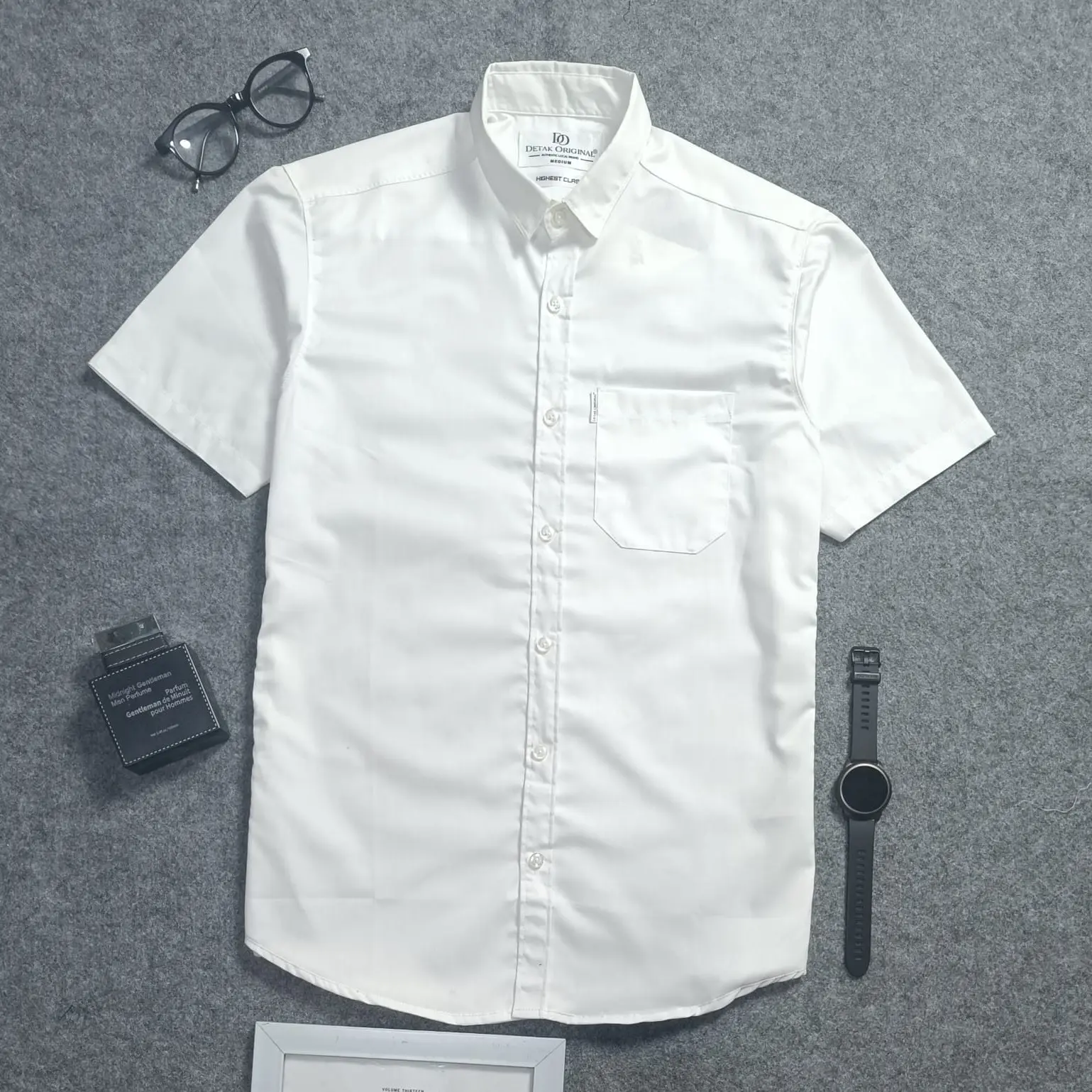 Kemeja Polos Pria Lengan Pendek Twill Premium Putih Slim-fit