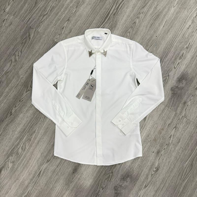 Áo Sơ Mi Lụa Trắng Phối Hoạ Tiết Cổ Nam Menswear Ong Shirt Kem