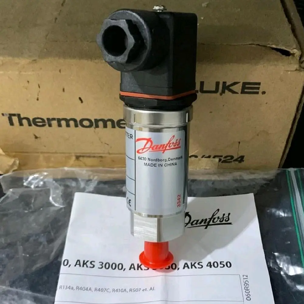 PRESSURE TRANSMITTER DANFOSS 060G2047 AKS 33 ORIGINAL