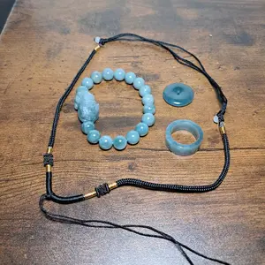 Set Cincin giok, liontin giok dan gelang giok