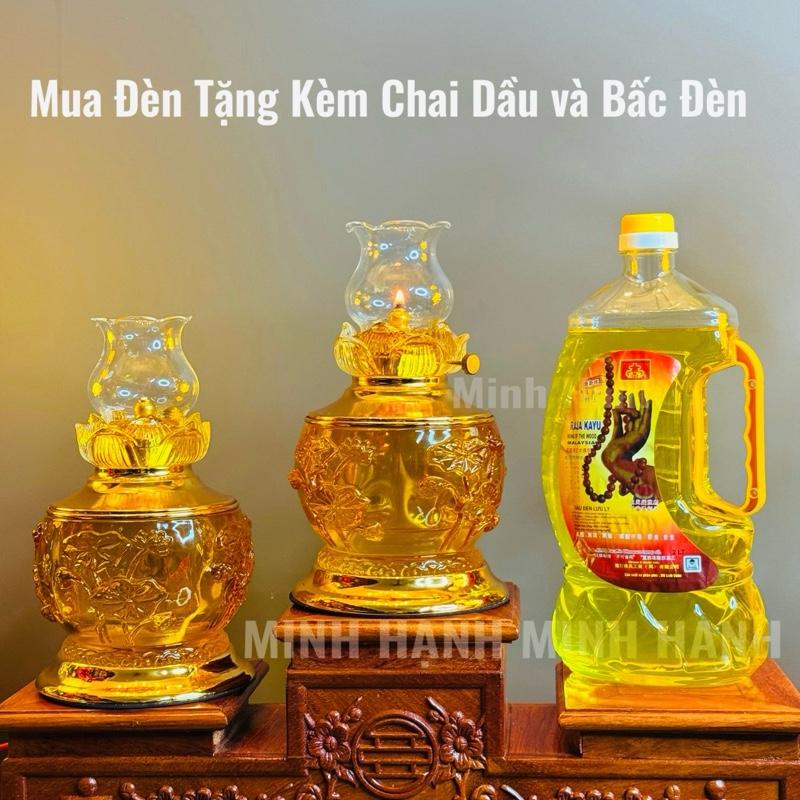  Mua Đèn Tặng Chai Dầu và Bấc đèn . Đèn dầu thuỷ tinh lưu ly bầu đèn khắc Hoạ tiết khóm sen Nổi  Mã 018  . Có hai cỡ cao 22 và 20 - Giá Tính 1 Chiếc 