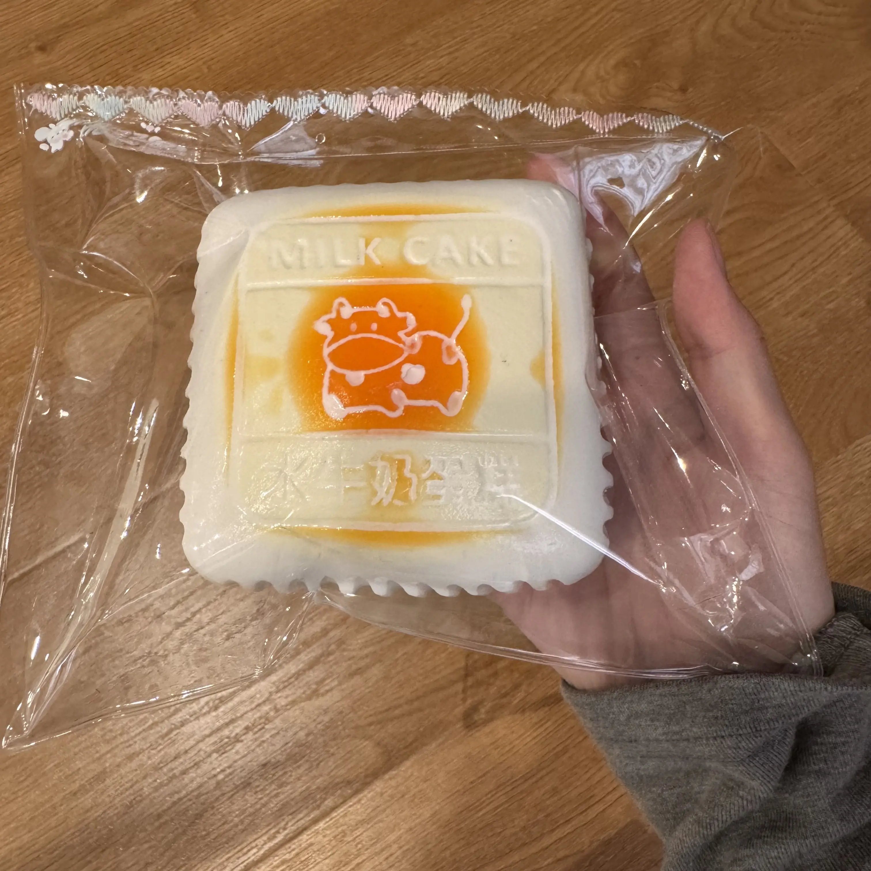 Molly & Cremimi ウォーターバッファロー ミルクケーキ 水の勢いで