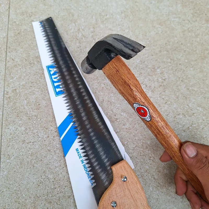 gergaji potong kayu dan palu cabut paku - paket gergaji murah - alat tukang 1