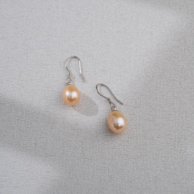 Product Introduction of S925 Silver freshwater coreless "Koi" rice earrings 6-7mm rice flawless ZH13403 3