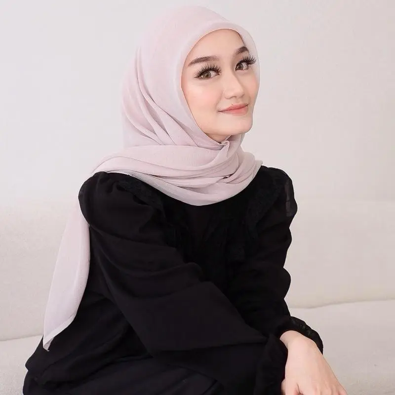 Paris Japan Square - She Wears Hijab