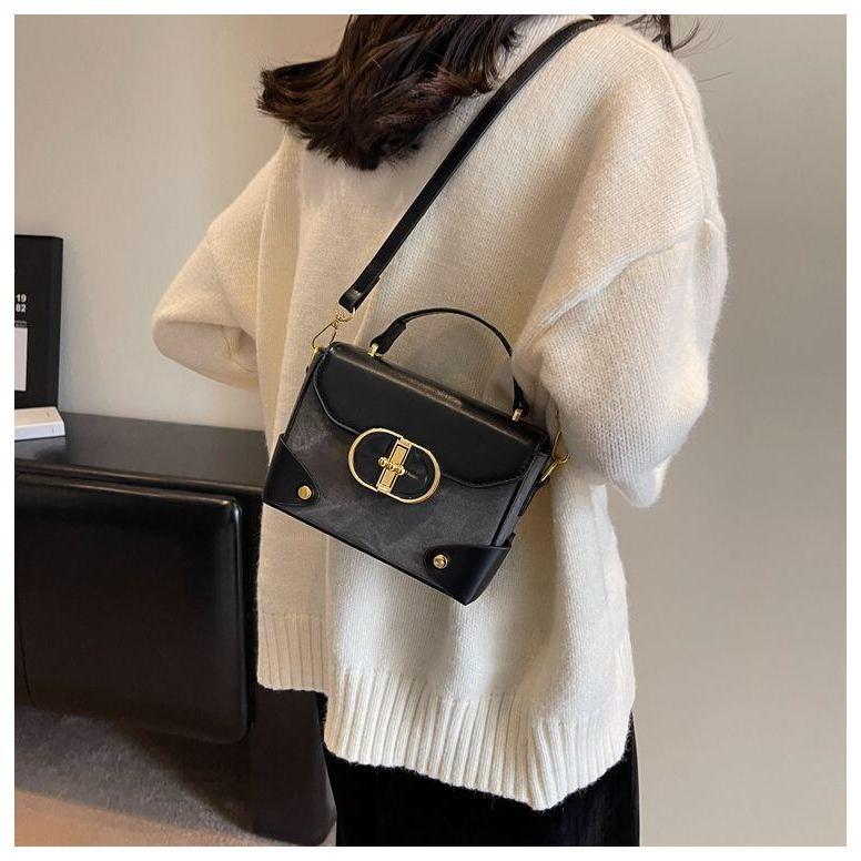 Product Introduction of This year's popular for women in autumn and winter, versatile 2024 new single shoulder crossbody bag, portable box, small square bag 20
