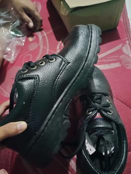 Product Review of sepatu safety kicker tali pendek Leather Black Synthetics Brown from B**🐻 2
