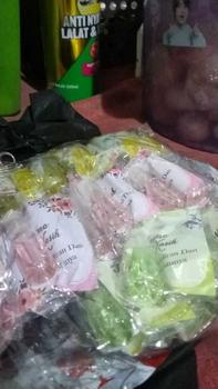 Product Review of TERBARU 50 pcs dan 100 pcs souvenir pernikahan parfum kemasan plastik alas motif , minyak wangi 3ml from T** N**💜 0