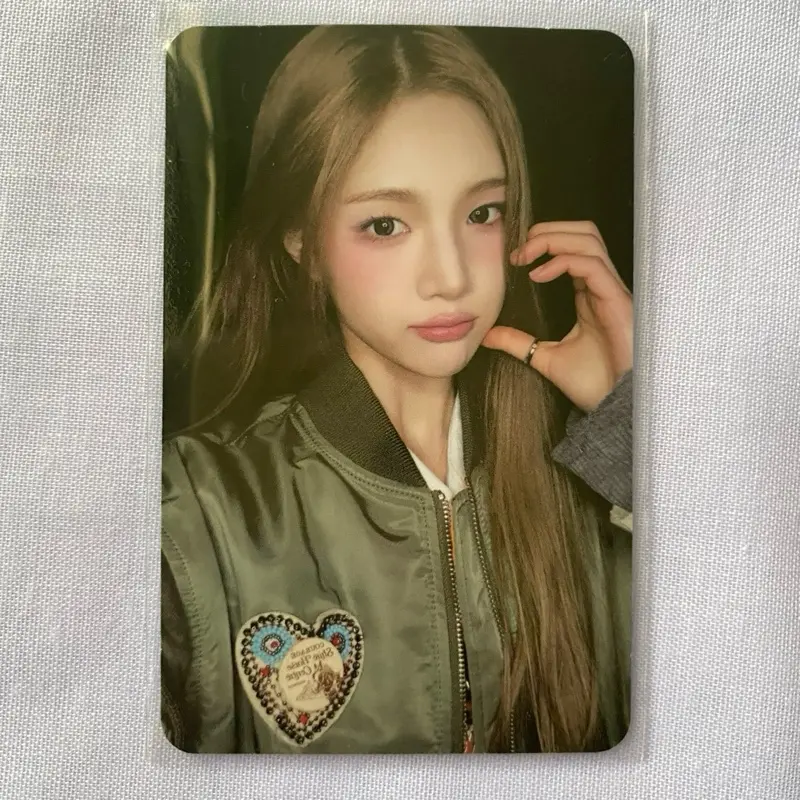 PHOTOCARD OFFICIAL HEARTS2HEARTS JUUN YUHA 0