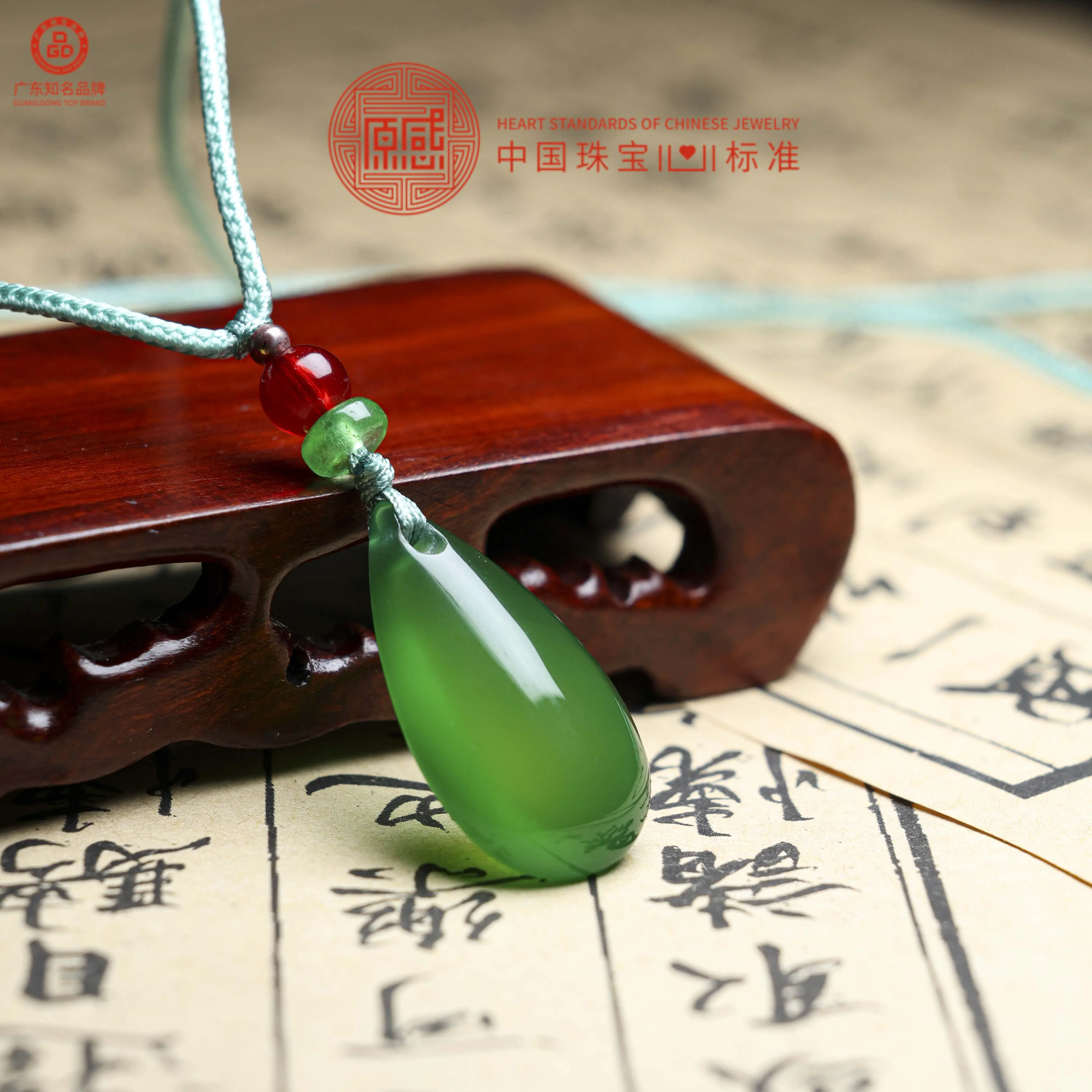 Exquisite non natural crystal water droplet pendant