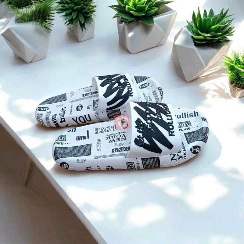 [Bisa COD] Sandal Selop Bercorak Tulisan Motif Anti Slip Breslin P2228 Shoes Sendal Karet Pria Wanita 4