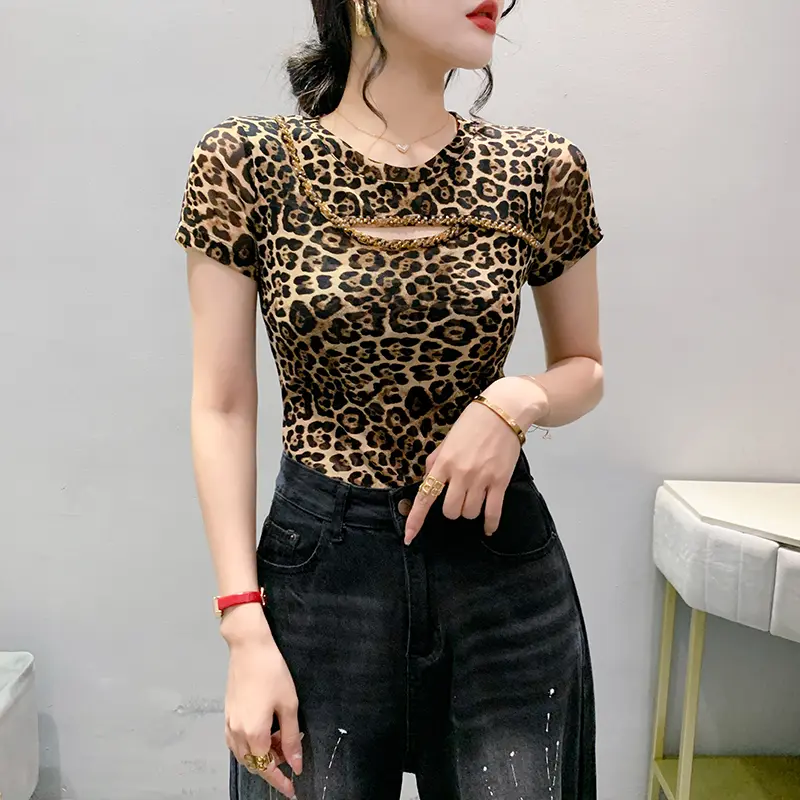 Áo Lớp Nền Ren Xếp Ly Cổ Chữ V khoét In Họa Tiết Gợi Cảm, Phong Cách Hàn Quốc Mới, Dành Cho Nữ, Thích Hợp Cho Thời Trang Mùa Hè 2025, Áo Ngắn Tay Dáng Ôm Kem Women Top áo  sơ đầy màu sắc yyj5269 tối giản