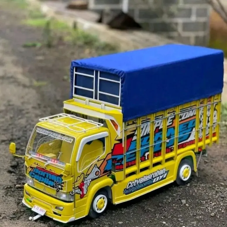 miniatur truck oleng full aksesoris
